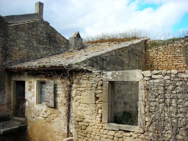 découvrez comment transformer vos vieilles bâtisses en véritables joyaux grâce à la rénovation de ruines en 2025. conseils, astuces et inspirations pour redonner vie à vos propriétés anciennes.