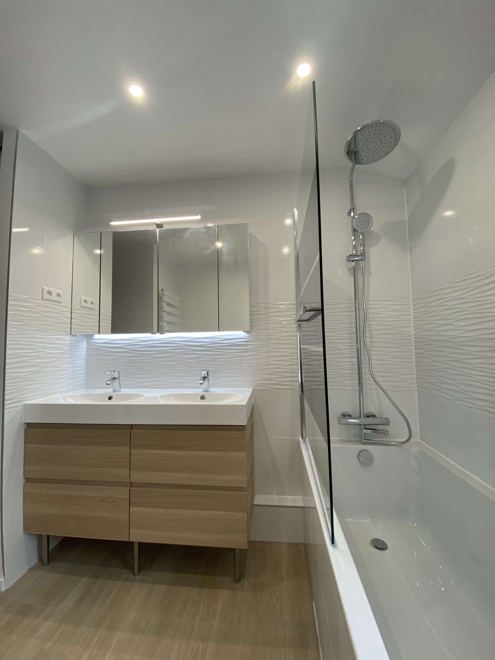 découvrez nos conseils modernes pour la rénovation de votre salle de bain à 78370. transformez votre espace avec style et fonctionnalité grâce à nos astuces innovantes.