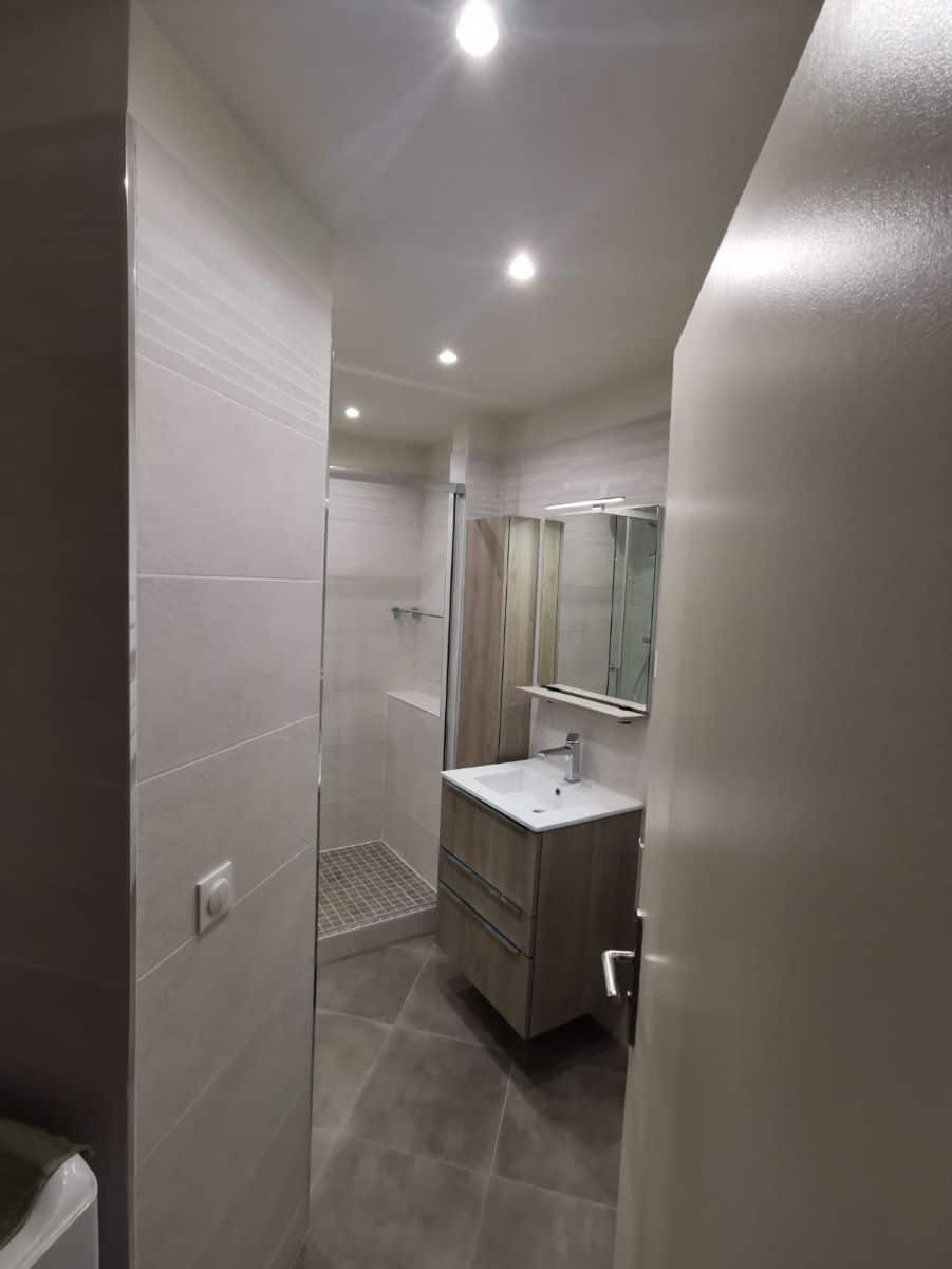 expert en rénovation de salle de bain dans le val-de-marne (94). transformez votre espace avec des solutions modernes et personnalisées pour un confort optimal.