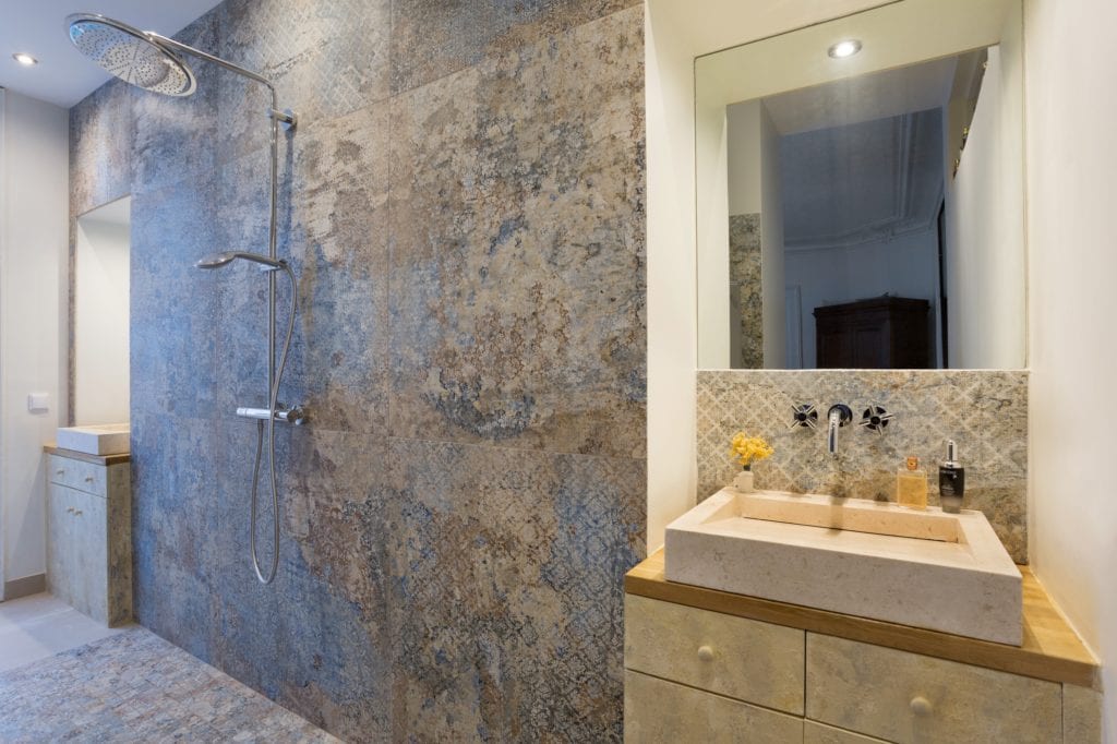 découvrez nos services de rénovation de salle de bain à ponthévrard pour transformer votre espace en un lieu moderne et confortable.