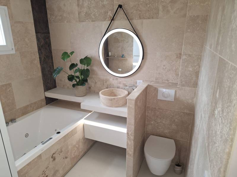 expert en rénovation de salle de bain à verneuil-sur-seine, nous transformons votre espace avec des solutions modernes et sur mesure pour un confort optimal.