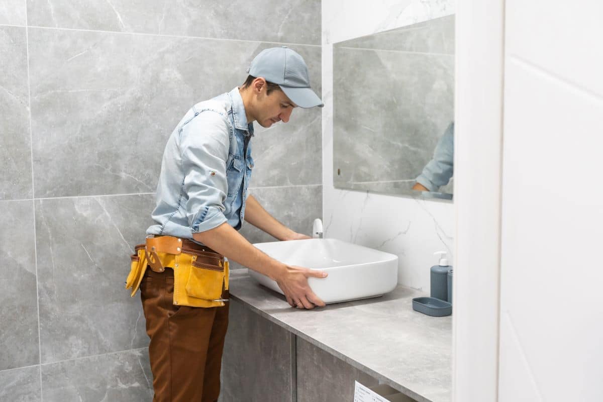 confiez la rénovation de votre salle de bain à un artisan expert pour un travail sur mesure, de qualité et respectant vos envies. transformez votre espace en un lieu moderne et fonctionnel.