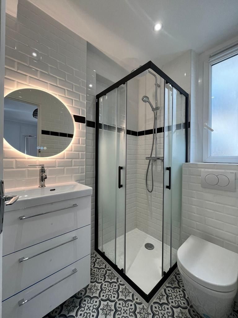 découvrez nos solutions économiques pour la rénovation de votre salle de bain, alliant qualité, style et petits prix pour un espace moderne et fonctionnel.