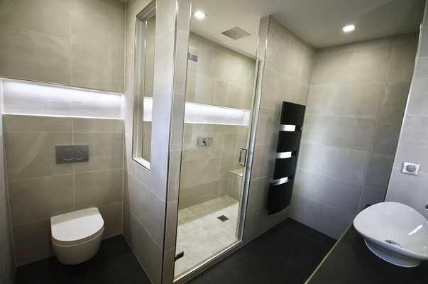 découvrez nos services de rénovation de salle de bain à guérard, alliant design moderne et qualité durable pour transformer votre espace en un lieu unique et confortable.