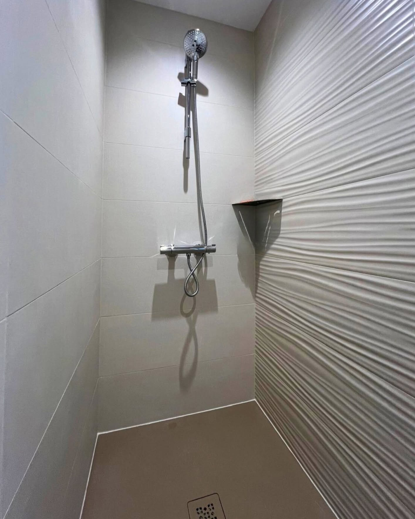 découvrez notre service de rénovation de salle de bain haut de gamme à les ormes-sur-voulzie, alliant élégance, qualité et savoir-faire pour transformer votre espace en un véritable havre de paix.