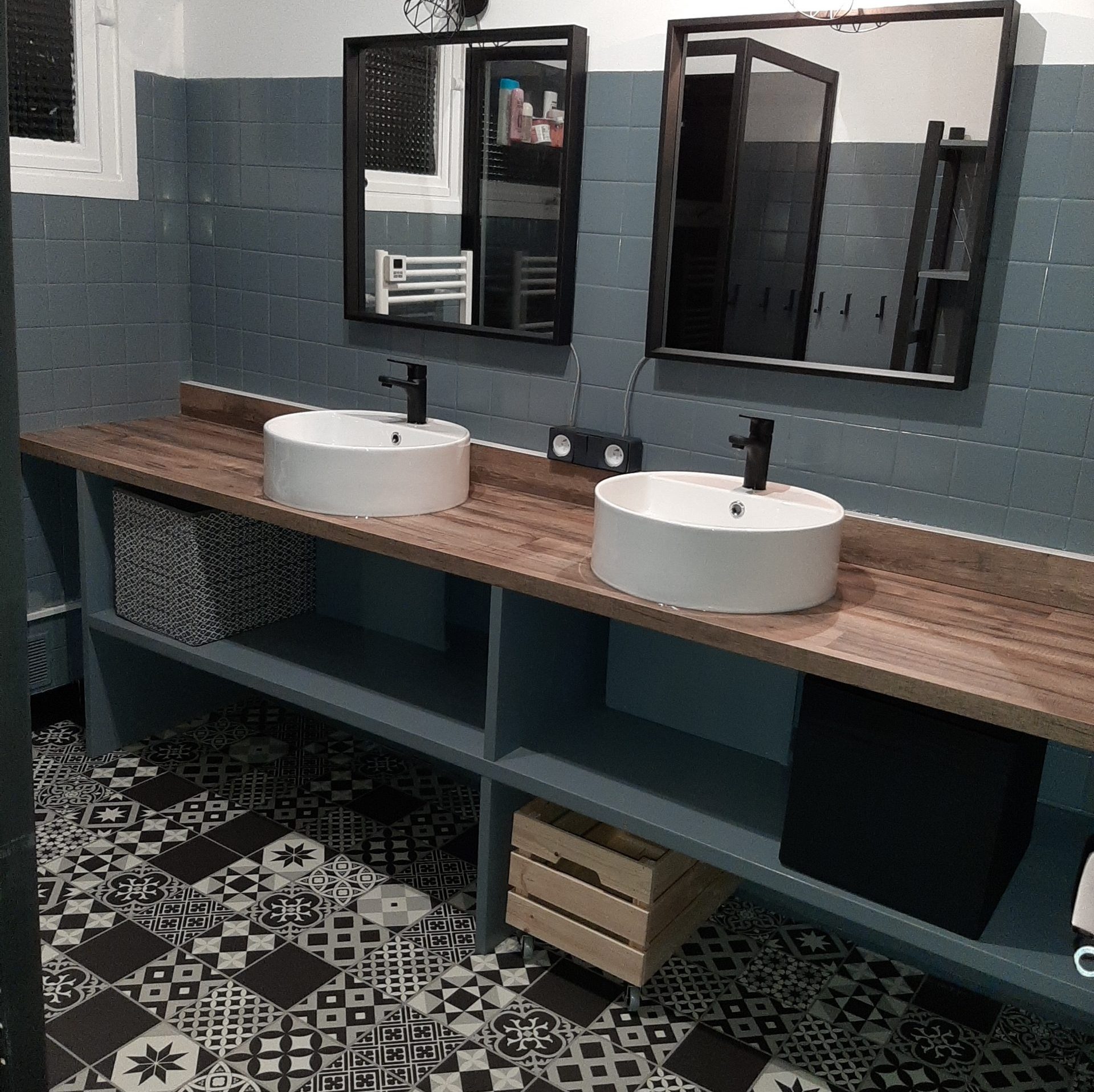 spécialistes en rénovation de salle de bain aux chapelles-bourbon, nous transformons votre espace avec des solutions modernes et sur mesure.