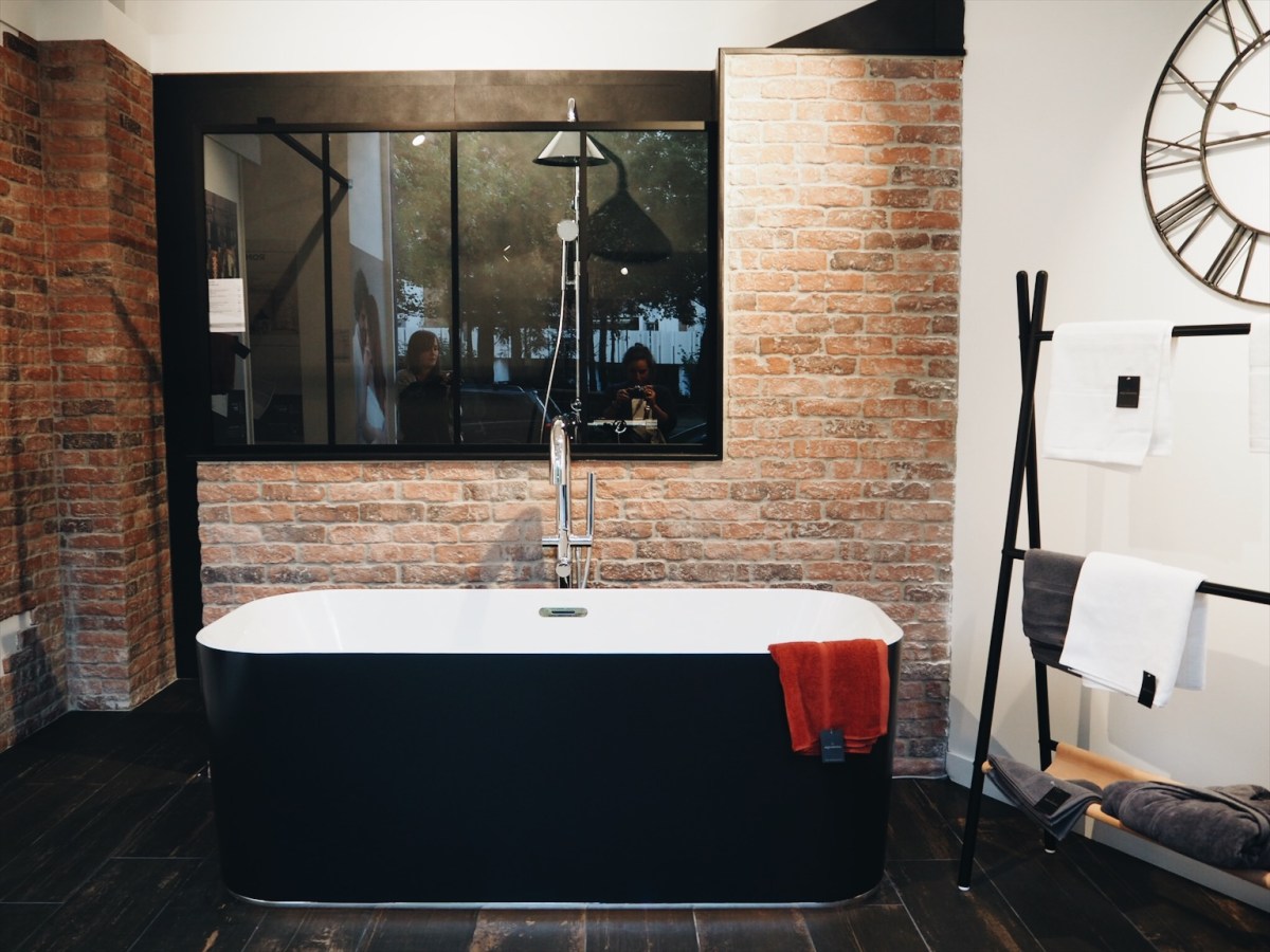 expert en rénovation de salles de bain pour restaurants à paris. transformez votre espace avec des solutions modernes et fonctionnelles adaptées à votre établissement.