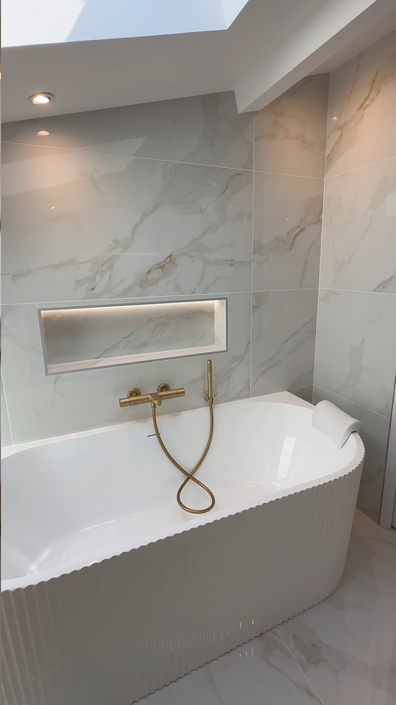 expert en rénovation de salle de bain à richebourg, nous transformons votre espace avec des solutions modernes et personnalisées pour un résultat élégant et fonctionnel.