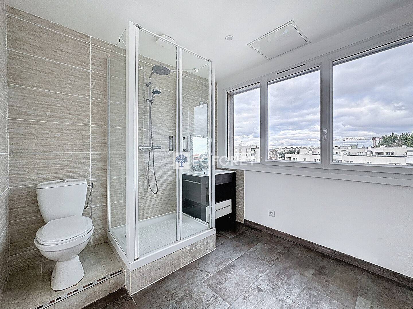 expert en rénovation de salle de bain à saint-cyr-l'école, nous transformons votre espace avec qualité et savoir-faire. devis gratuit et personnalisé.