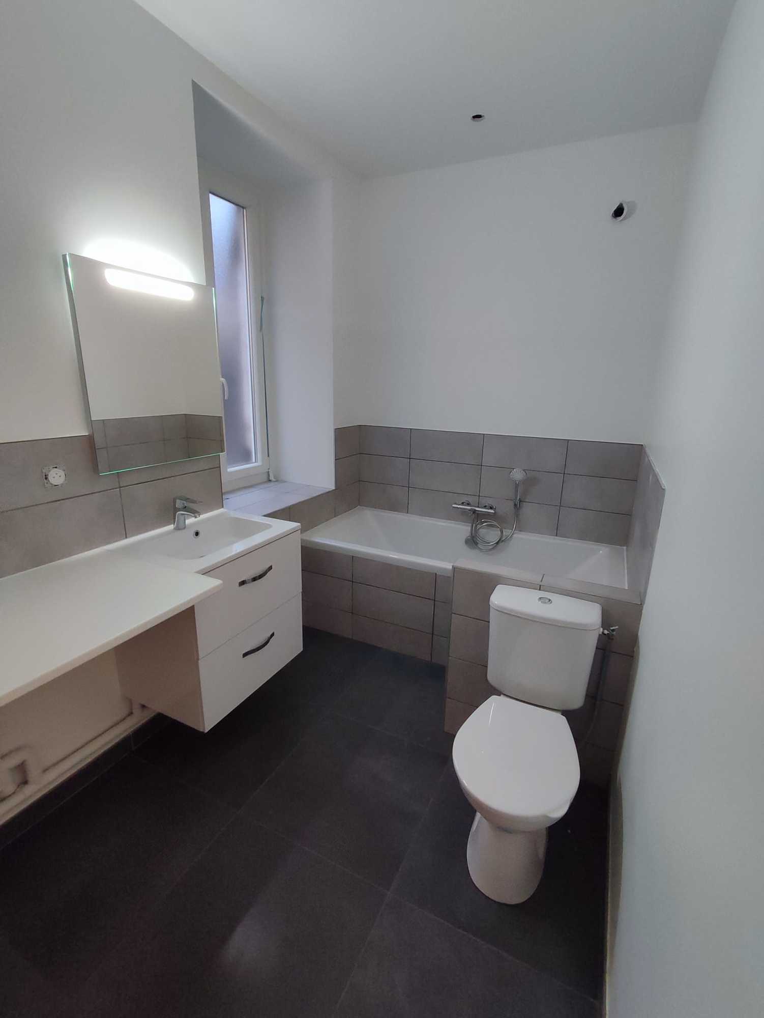 spécialistes en rénovation de salle de bain à saint-cyr-l'école, nous transformons votre espace avec qualité et savoir-faire pour un résultat moderne et fonctionnel.