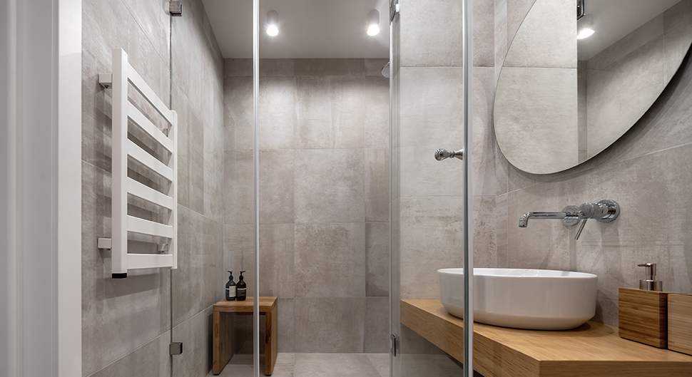 découvrez nos solutions de rénovation de salle de bain sans souci, alliant rapidité, qualité et sérénité pour un espace moderne et confortable.