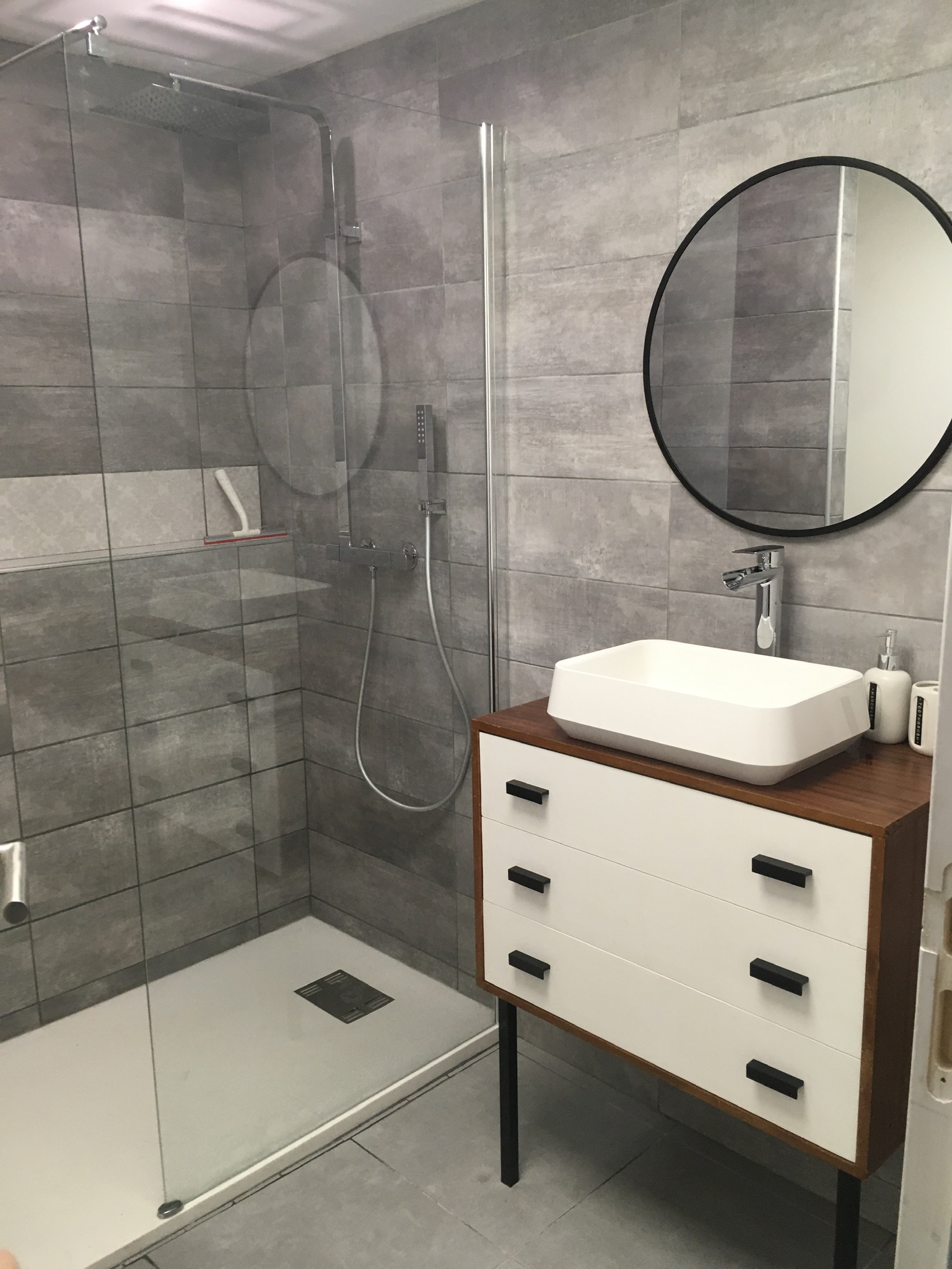 découvrez notre service de rénovation sur-mesure de salle de bain à forges 77130, alliant design personnalisé et expertise pour un espace unique et fonctionnel.