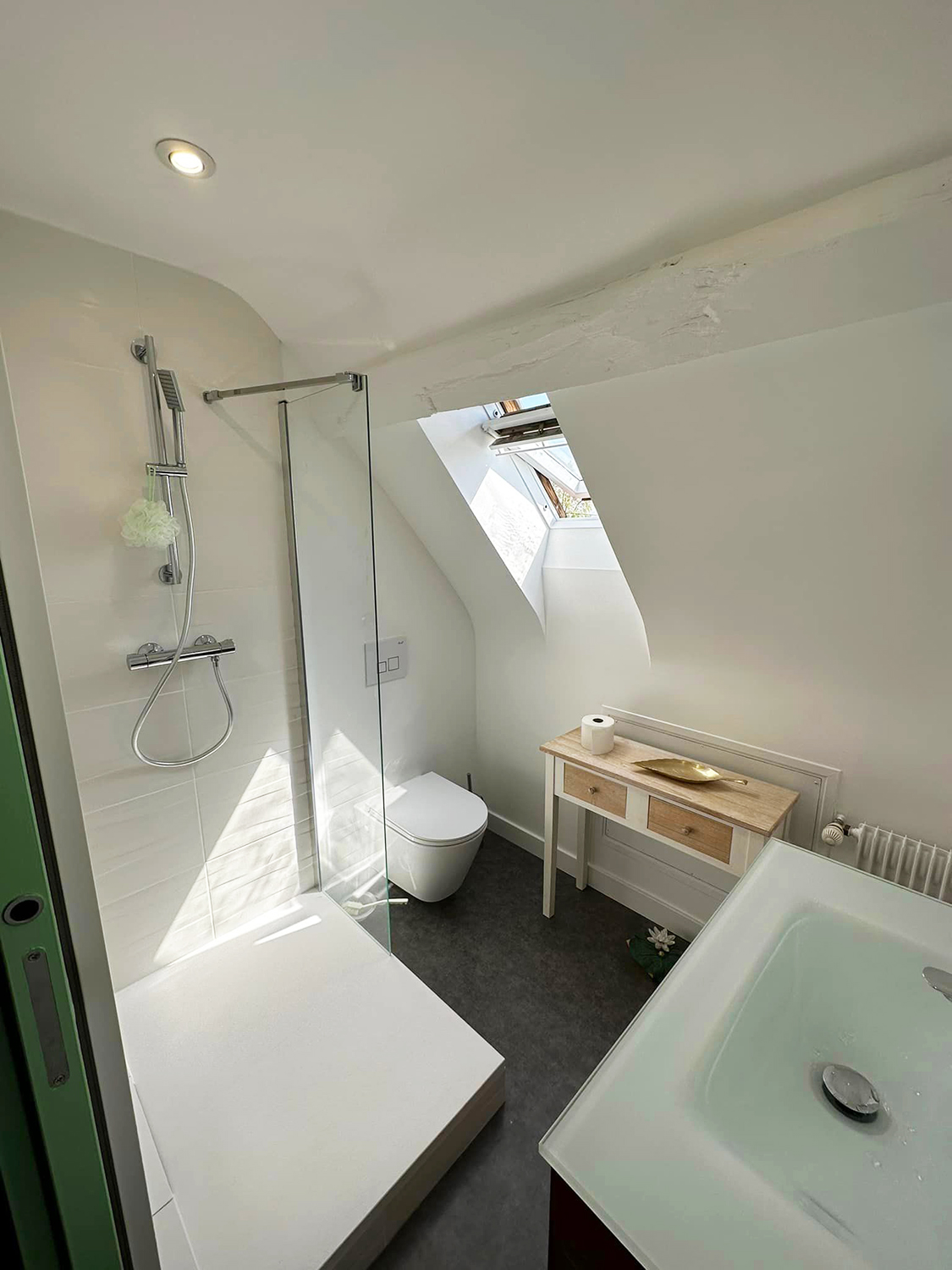 expert en rénovation de salle de bain à théméricourt, nous transformons votre espace avec des solutions modernes et personnalisées pour un résultat élégant et fonctionnel.