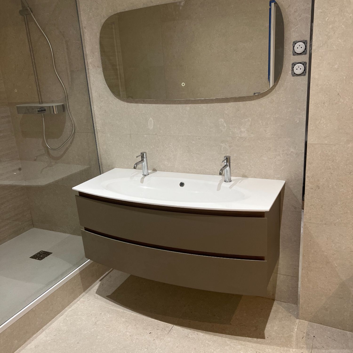 découvrez nos services experts de rénovation de salle de bains à sucy-en-brie en 2025. transformez votre espace avec style et fonctionnalité grâce à notre équipe professionnelle.