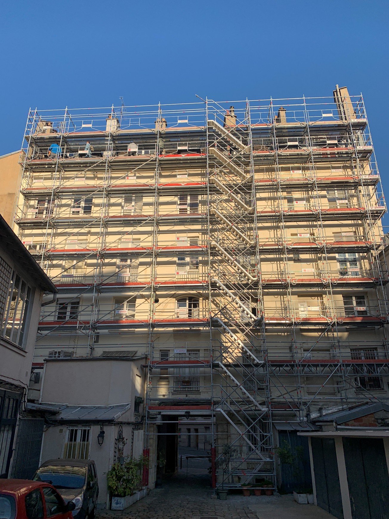 découvrez la rénovation du site cardinal lemoine à paris, alliant modernité et respect du patrimoine pour un espace fonctionnel et esthétique.