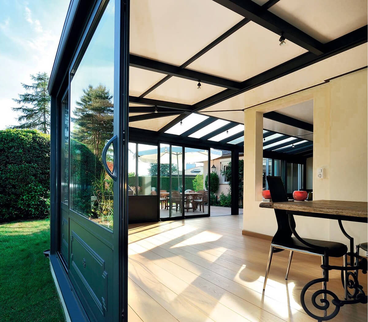 découvrez nos conseils et solutions pour la rénovation de sol de votre véranda afin de lui redonner éclat et confort.