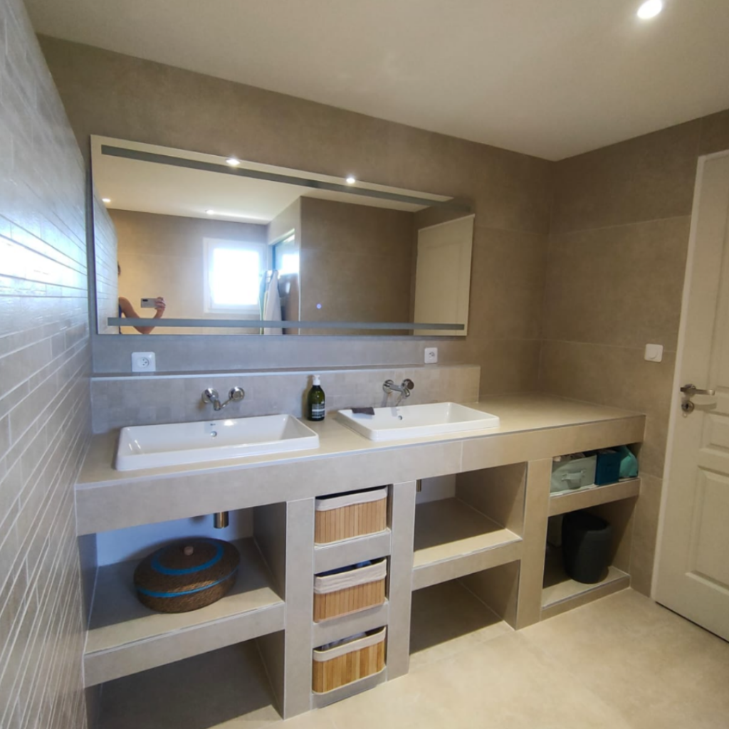 découvrez nos solutions de rénovation sur-mesure pour votre salle de bain, alliant style, fonctionnalité et qualité pour créer un espace unique et personnalisé.