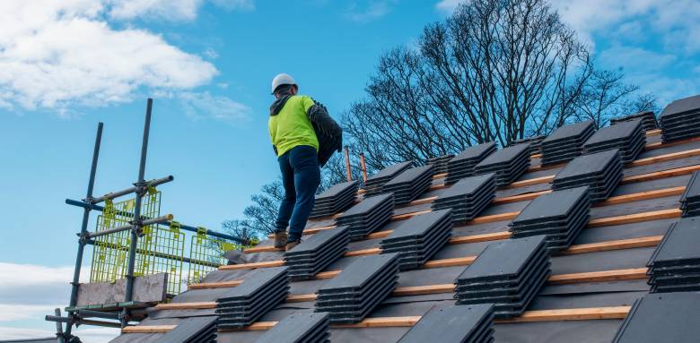 renovation toiture donnez vie a votre maison 2 découvrez nos solutions de rénovation de toiture pour redonner vie à votre maison. qualité, durabilité et esthétisme assurés pour un toit comme neuf.