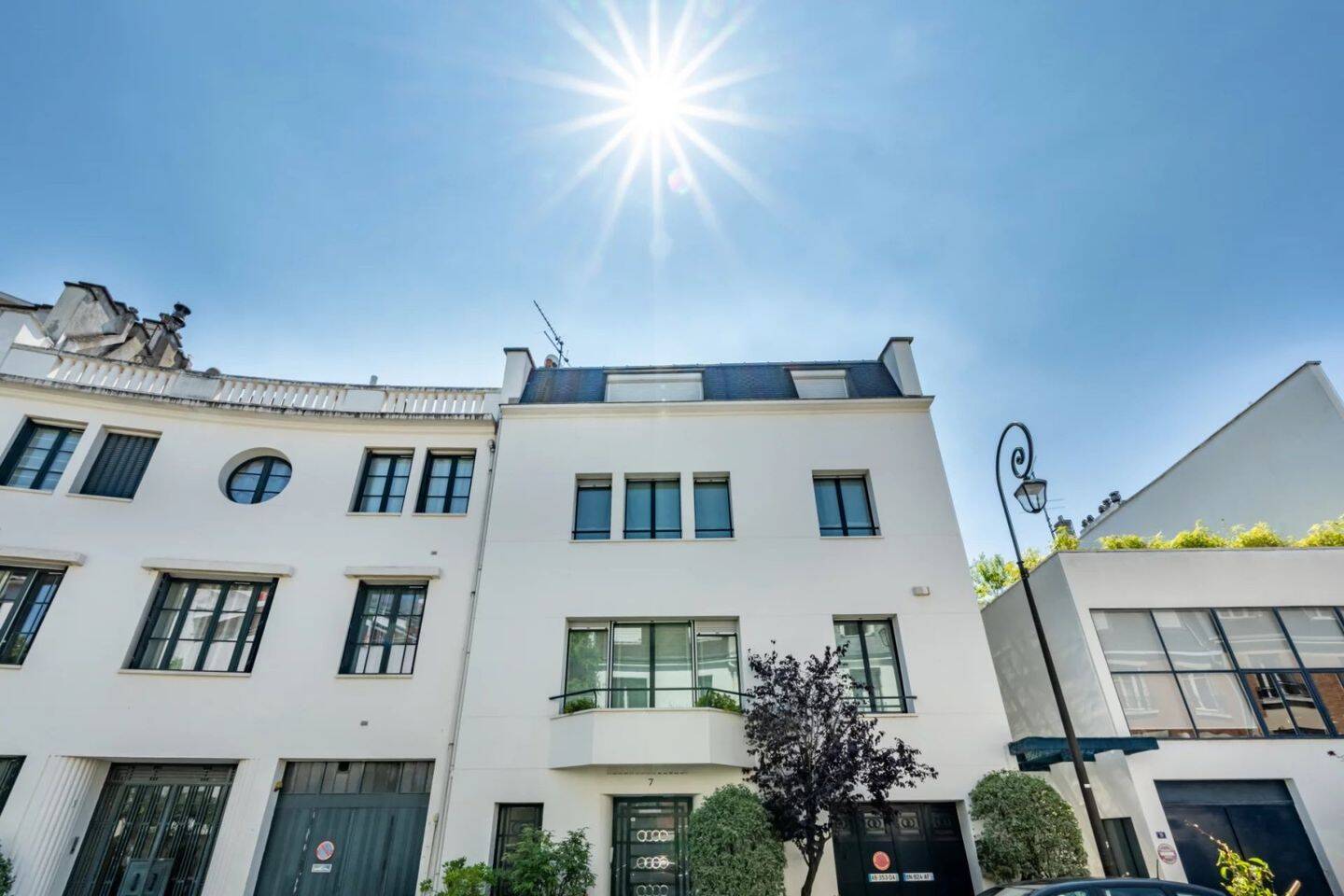 expert en rénovation de toiture pour hôtels particuliers à boulogne-billancourt, nous assurons un travail de qualité pour préserver l'élégance et la durabilité de votre patrimoine.