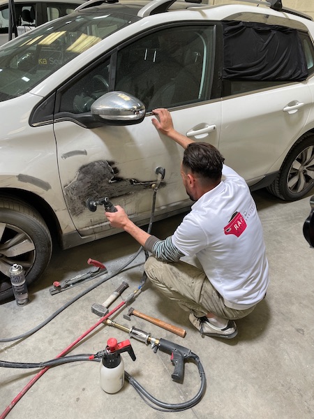 découvrez nos services de rénovation automobile à paris pour redonner vie et éclat à votre voiture grâce à des experts qualifiés.