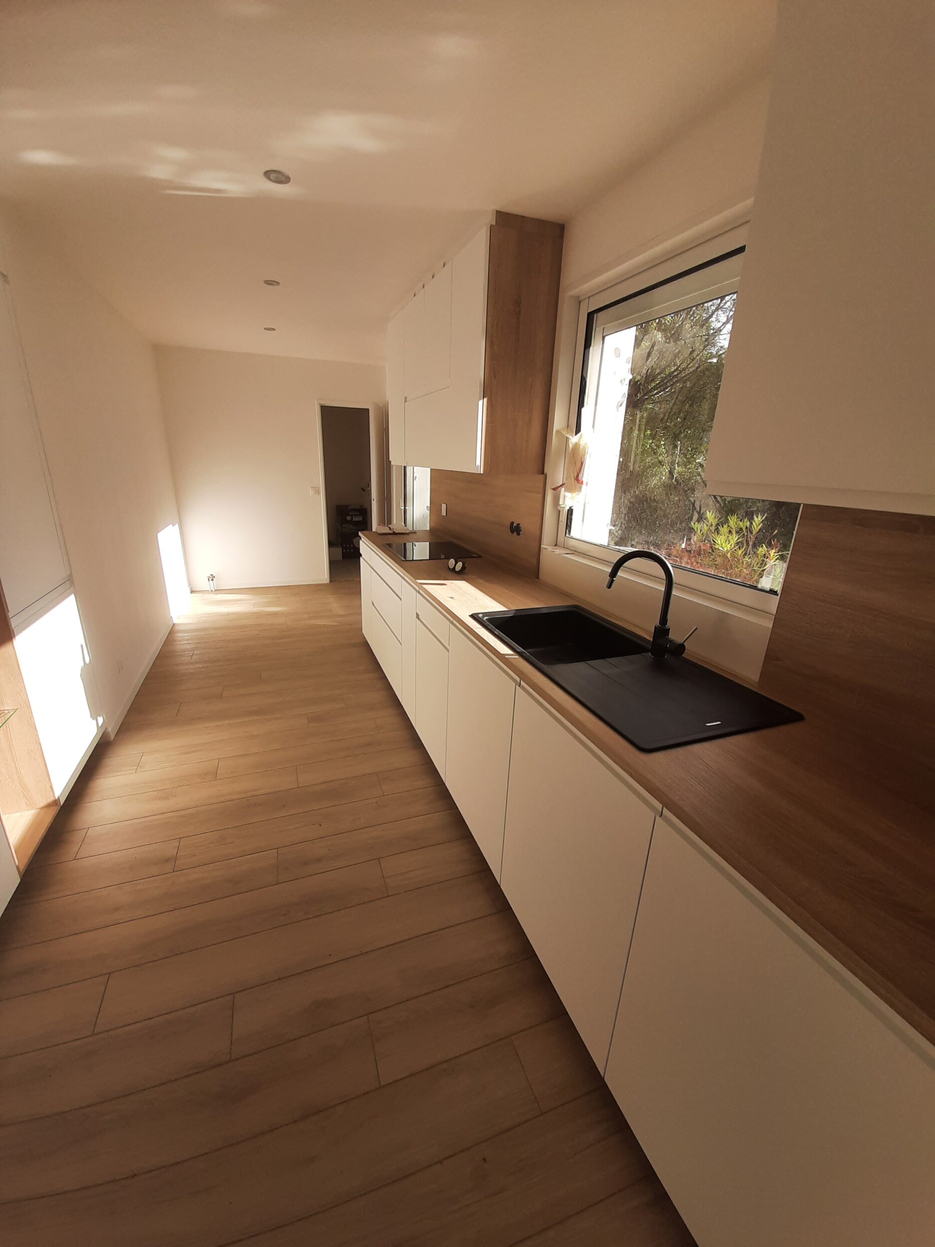 expert en rénovations de cuisine à vayres-sur-essonne, nous transformons votre espace culinaire avec des solutions sur mesure, design et fonctionnelles. faites confiance à notre savoir-faire pour une cuisine moderne et conviviale.