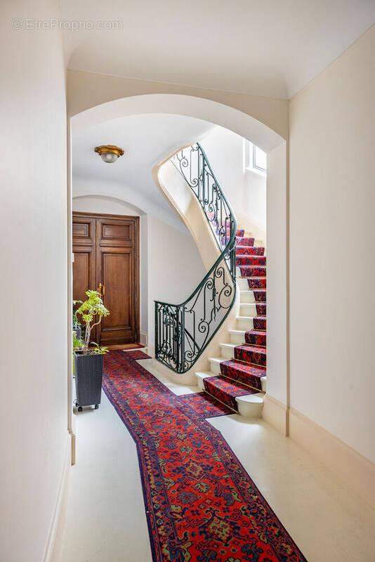 découvrez nos services professionnels pour rénover votre appartement dans le 9e arrondissement de paris. qualité, expertise et conseils personnalisés pour transformer votre intérieur.