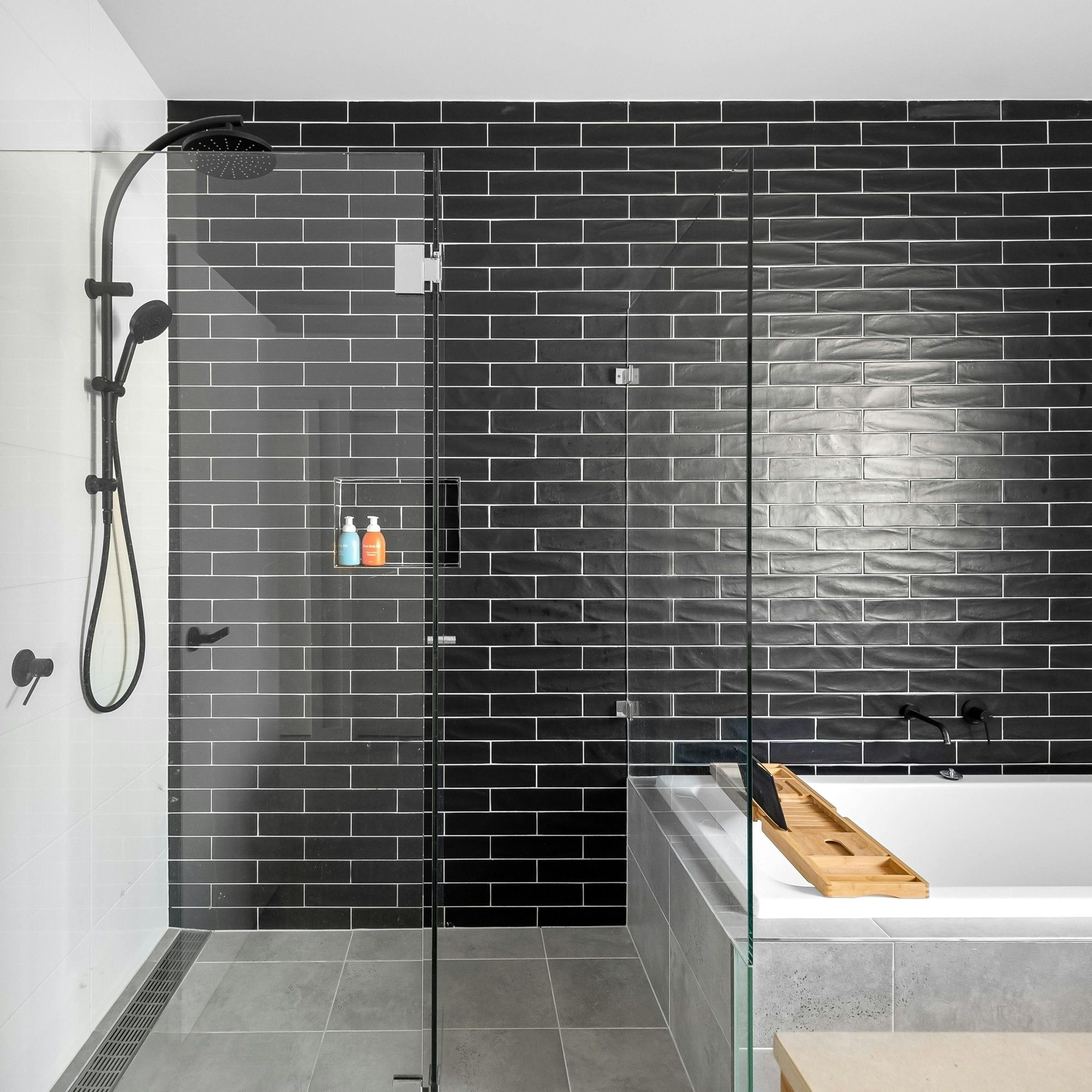 découvrez des astuces et conseils pour rénover votre cabine de douche à petit prix, alliant qualité et économies pour une salle de bain moderne et fonctionnelle.