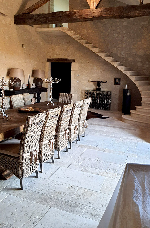 découvrez nos conseils et astuces pour rénover le carrelage d'une maison ancienne, alliant charme traditionnel et modernité durable.