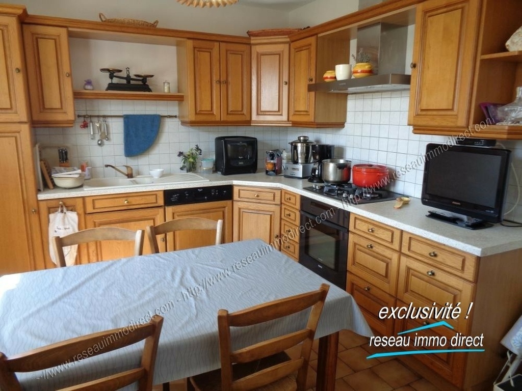 découvrez nos astuces clés pour rénover votre cuisine en chêne, alliant charme et modernité pour un espace convivial et élégant.