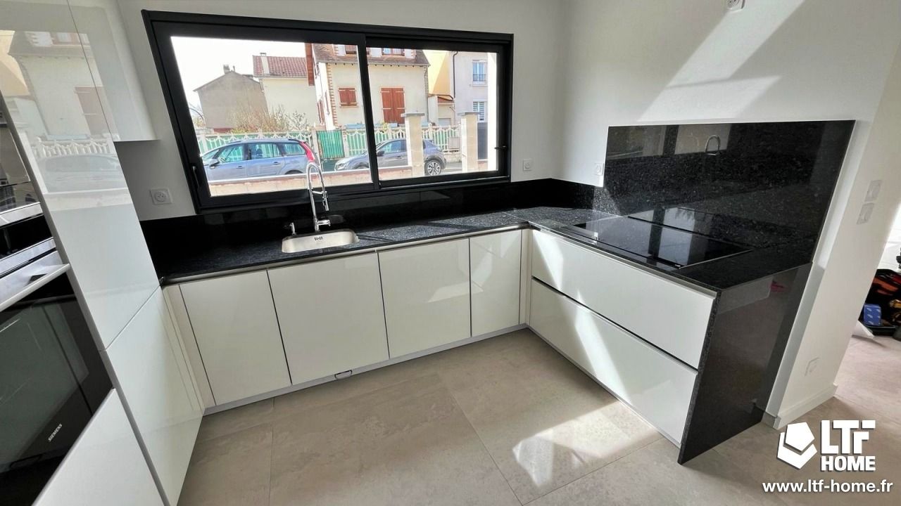 service professionnel de rénovation de cuisine à villeneuve-la-garenne. transformez votre espace avec style et fonctionnalité grâce à nos experts qualifiés.