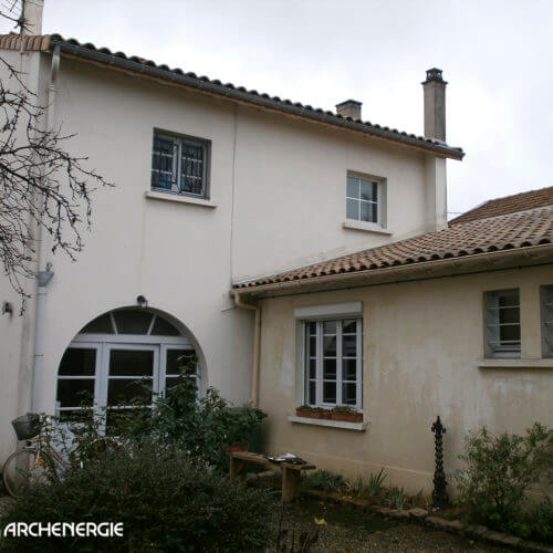 découvrez notre guide complet pour rénover une maison des années 50 : estimation des coûts, conseils pratiques et étapes clés pour un projet réussi.