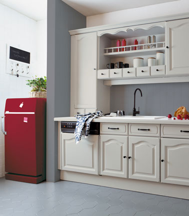 découvrez nos conseils et astuces pour rénover vos meubles de cuisine en bois et leur redonner une seconde vie avec style et durabilité.