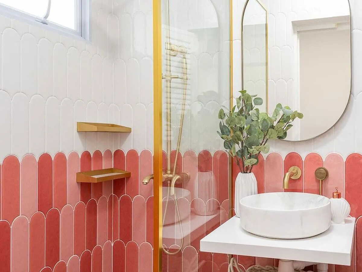 découvrez nos astuces professionnelles pour rénover le mur de votre salle de bain facilement et avec style. conseils pratiques et techniques pour un résultat impeccable.