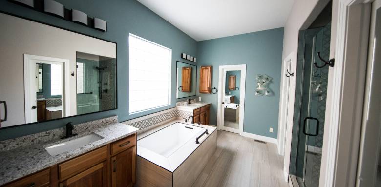 découvrez des astuces efficaces pour rénover les murs de votre salle de bain facilement et avec un résultat professionnel.