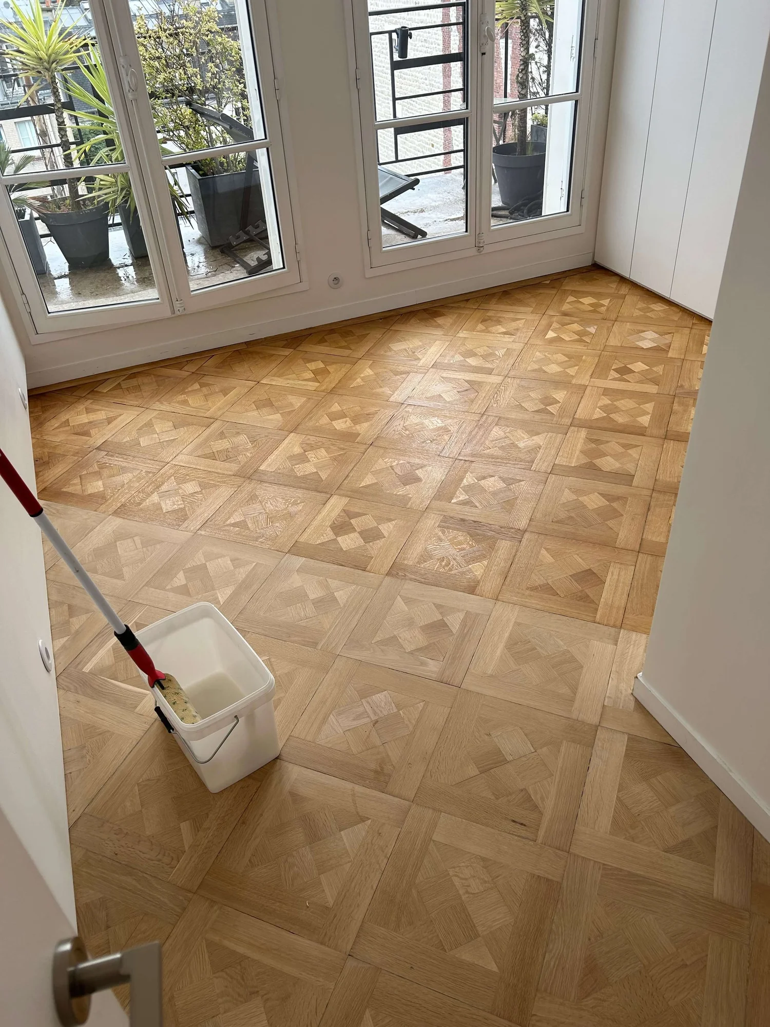 découvrez nos astuces et conseils experts pour rénover un parquet ancien à paris et redonner vie à vos sols avec style et authenticité.