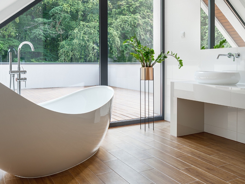 découvrez comment rénover un parquet dans une salle de bain en choisissant les bonnes techniques et matériaux pour assurer étanchéité et durabilité.