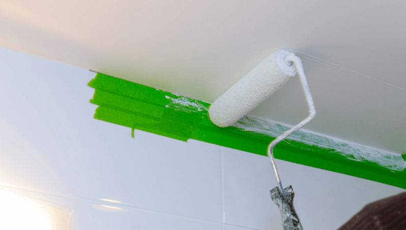 découvrez nos conseils et astuces pour rénover la peinture de votre plafond de salle de bain, afin d'obtenir un résultat propre, durable et esthétique.