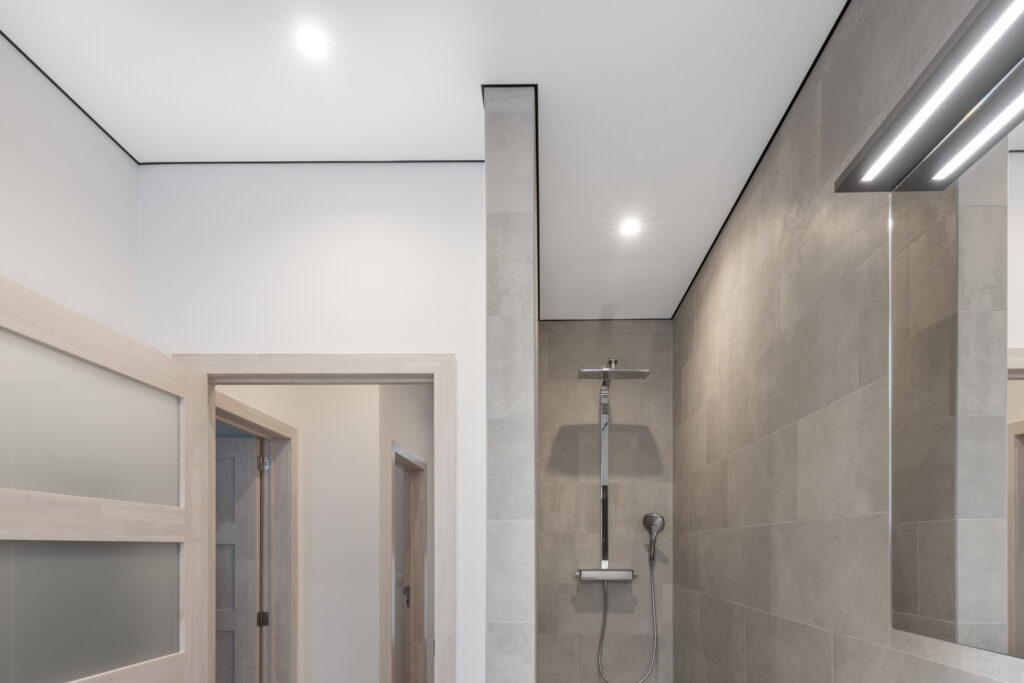 découvrez nos conseils pratiques pour rénover le plafond de votre salle de bains efficacement et durablement.