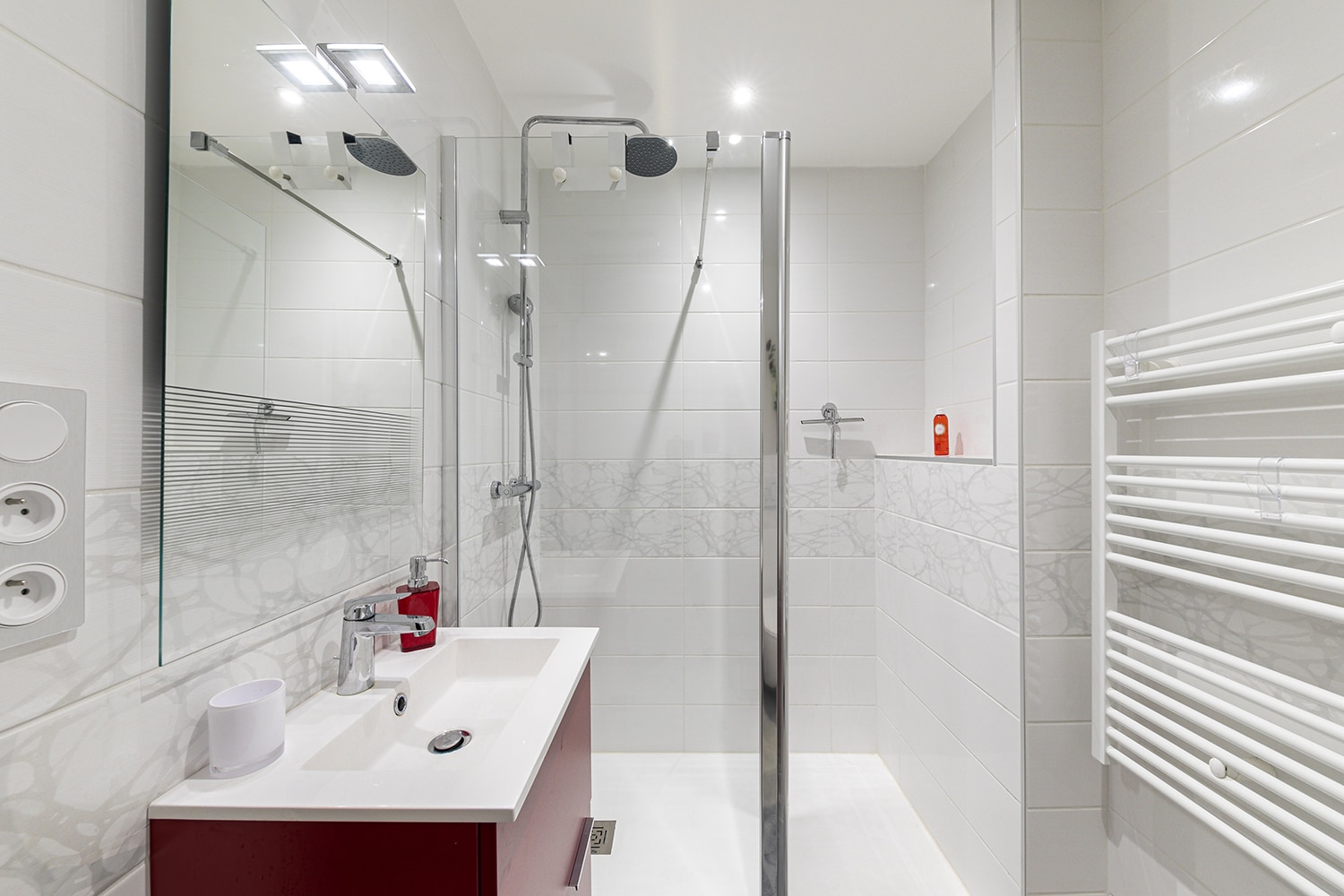 découvrez nos conseils pratiques et astuces pour rénover votre salle de bain avec style et fonctionnalité, en optimisant espace et budget.