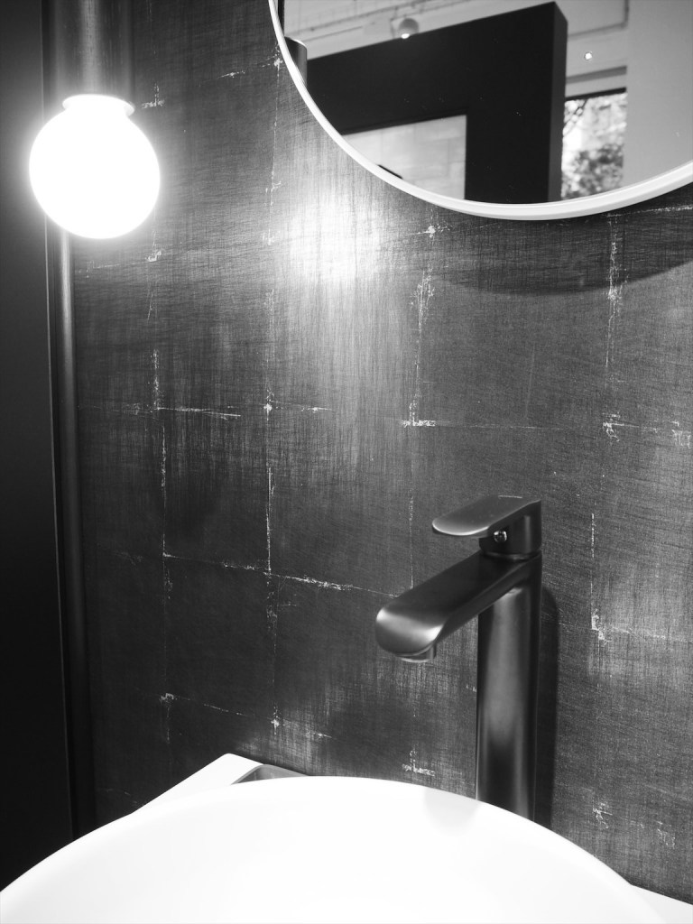 découvrez nos services professionnels pour rénover votre salle de bain à paris. expert en design, installation et rénovation complète pour un espace moderne et fonctionnel.