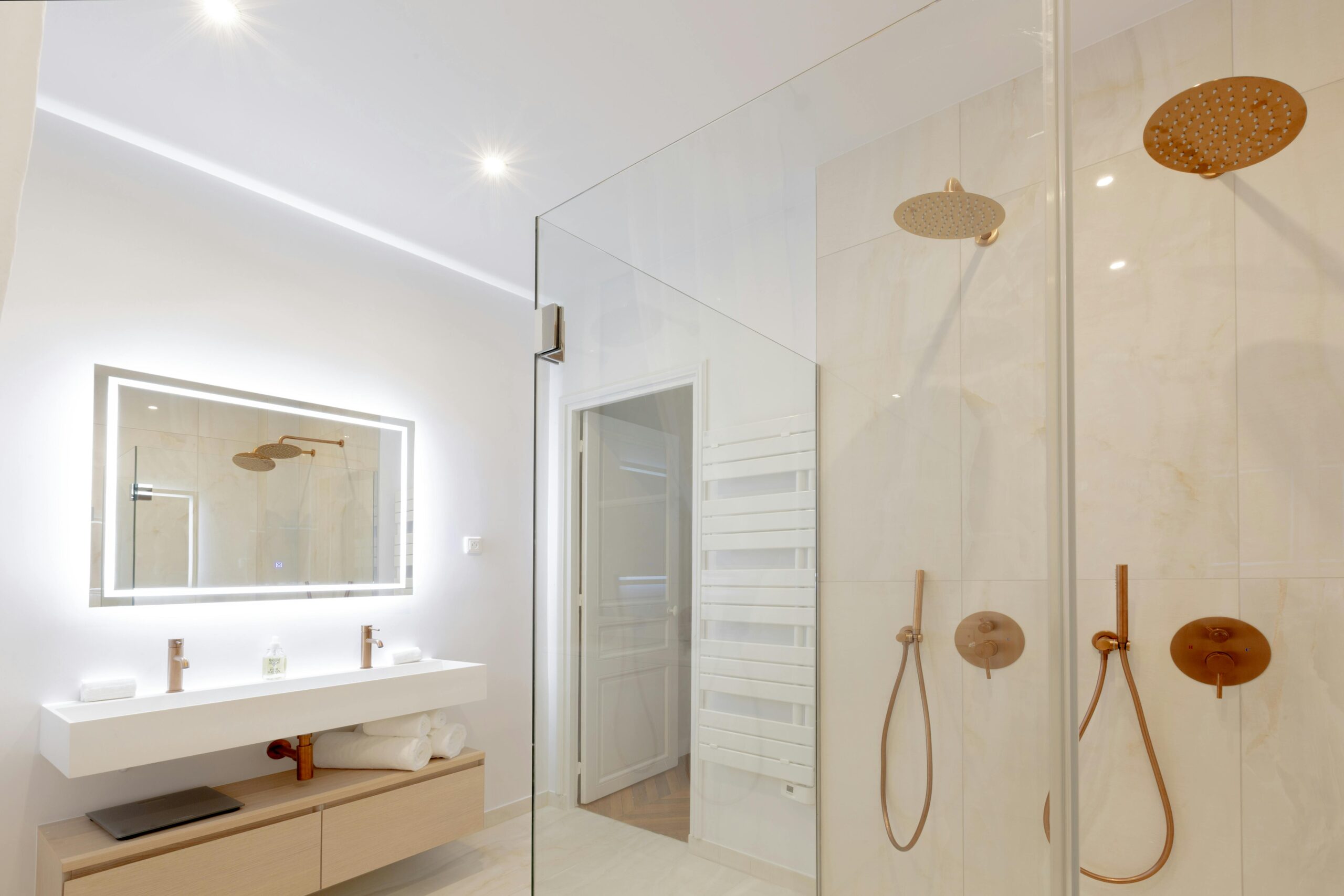 découvrez comment rénover votre salle de bain à paris en optimisant l'espace pour une taille idéale, alliant confort et design moderne.