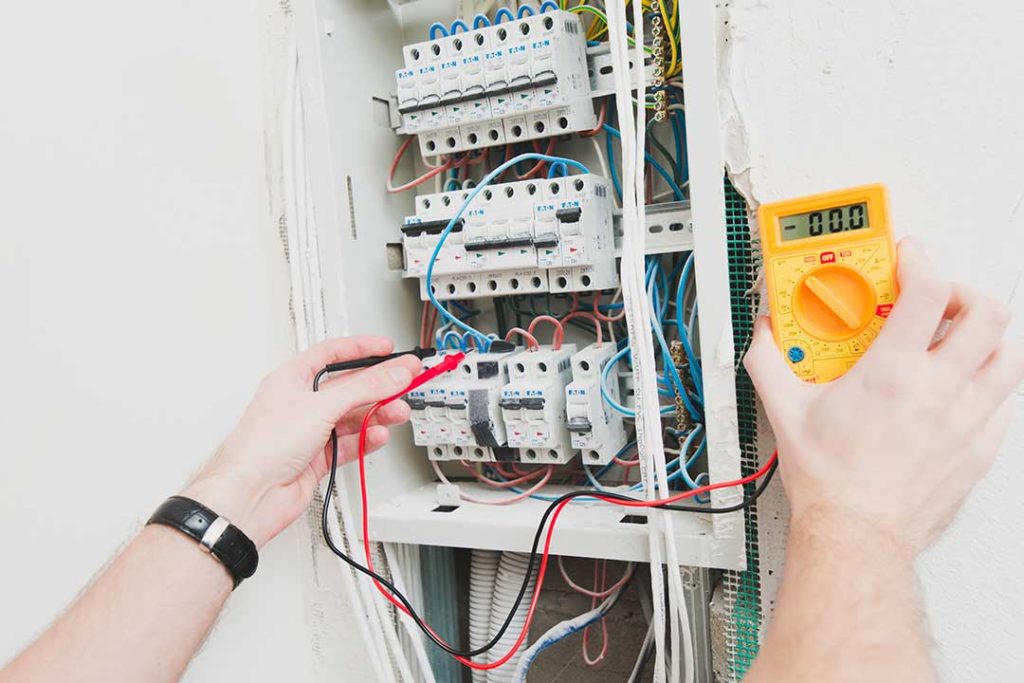 découvrez comment rénover efficacement votre tableau électrique pour assurer la sécurité et la conformité de votre installation électrique.