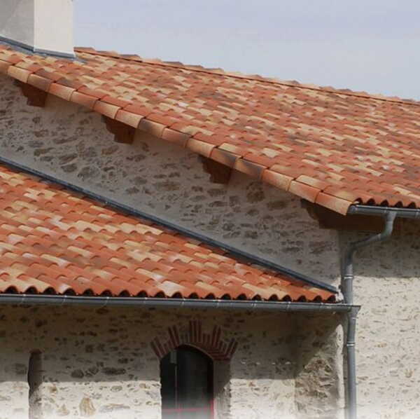 découvrez nos conseils essentiels pour rénover votre toiture efficacement, garantir sa durabilité et améliorer l'isolation de votre maison.