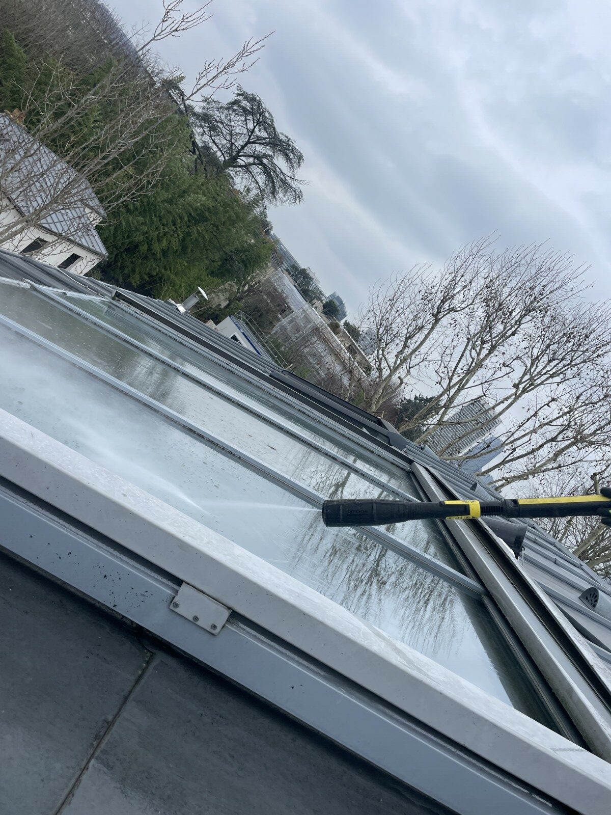 découvrez notre guide complet pour rénover votre toiture à neuilly-sur-seine. conseils, étapes clés et astuces pour une rénovation réussie et durable.