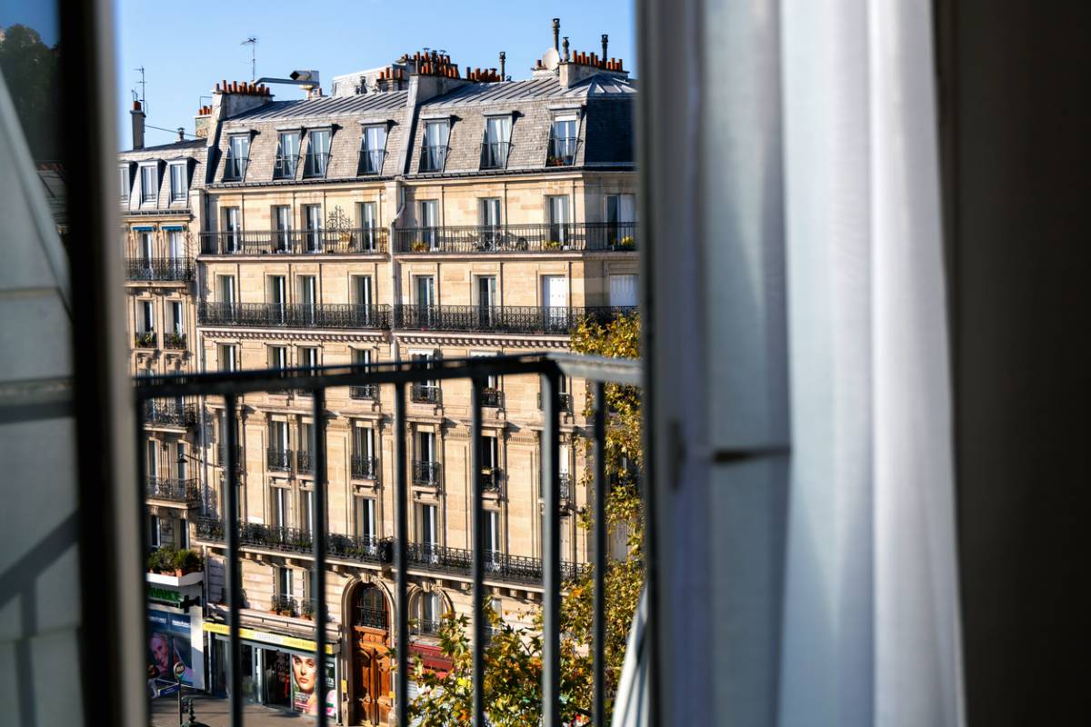 découvrez comment rénover un appartement haussmannien en alliant charme de l'ancien et confort moderne, avec des conseils pratiques pour réussir votre projet.