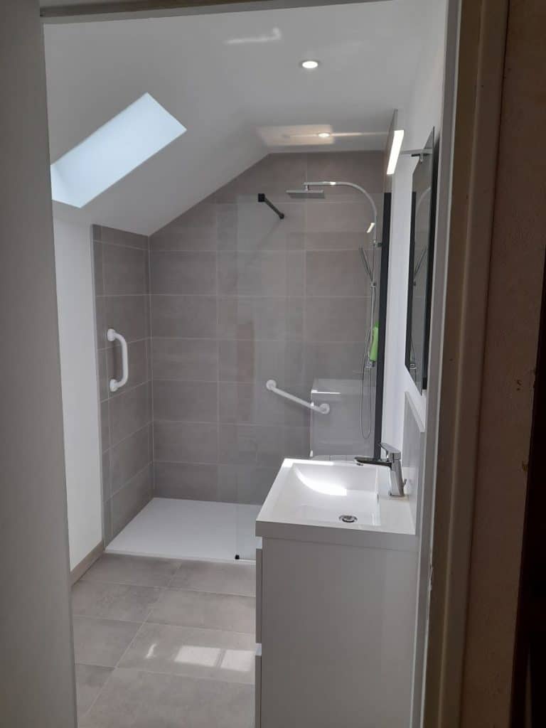 transformez votre salle de bain à grisy-suisnes avec notre service de rénovation expert. qualité, fiabilité et design sur mesure pour un espace moderne et fonctionnel.