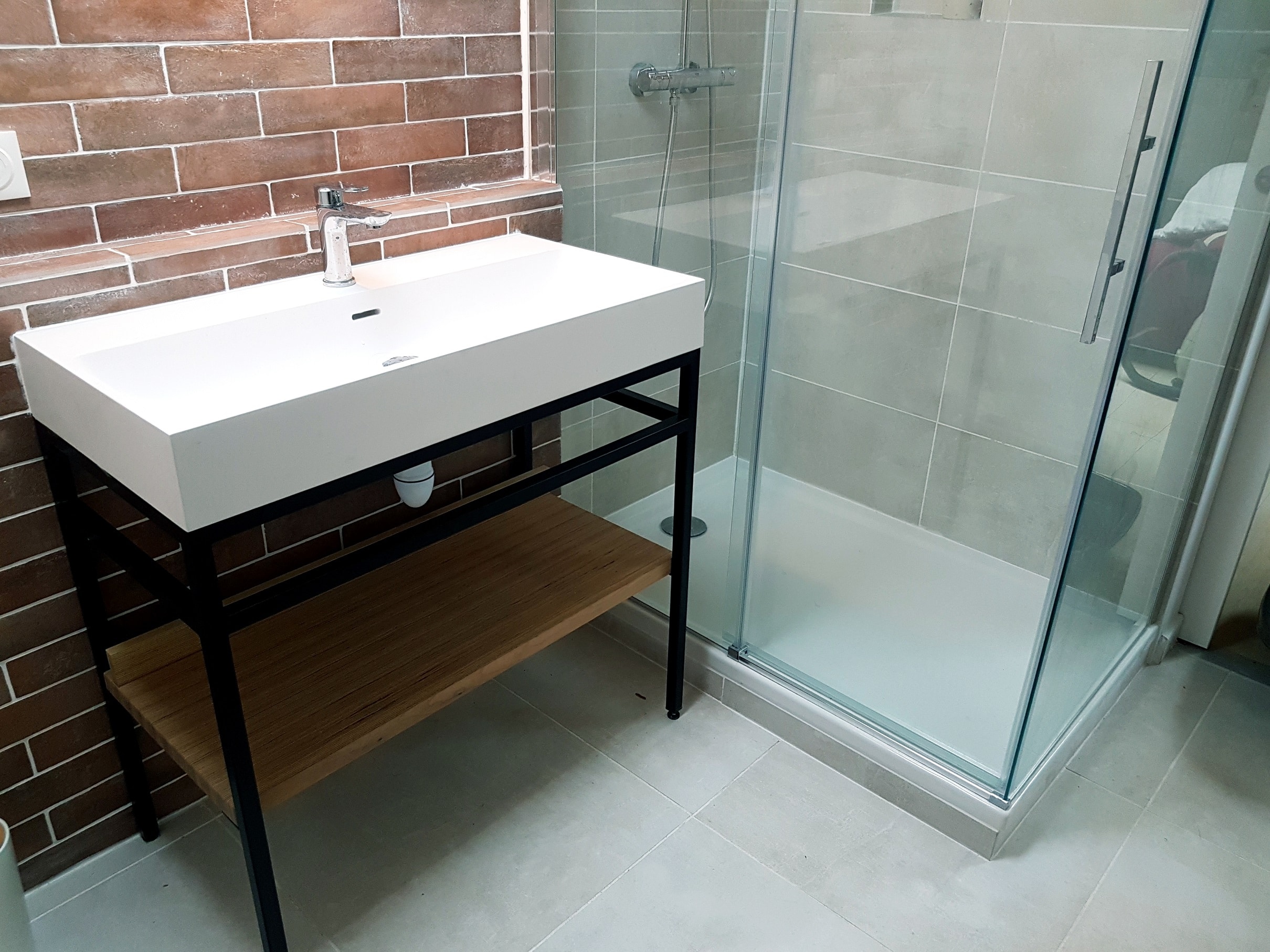 découvrez nos conseils et astuces pour rénover votre salle de bain facilement et à petit prix. transformez cet espace en un lieu moderne et confortable.