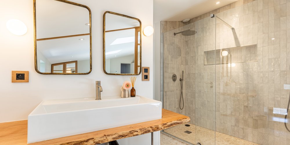 transformez votre salle de bain avec élégance grâce à nos conseils et idées pour une rénovation alliant style et fonctionnalité.