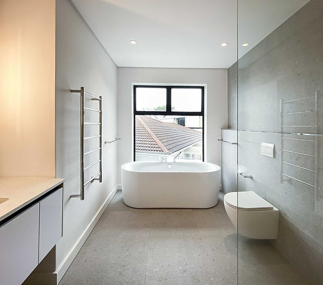 transformez votre salle de bain avec une rénovation sur-mesure alliant design, confort et fonctionnalité pour un espace unique et personnalisé.