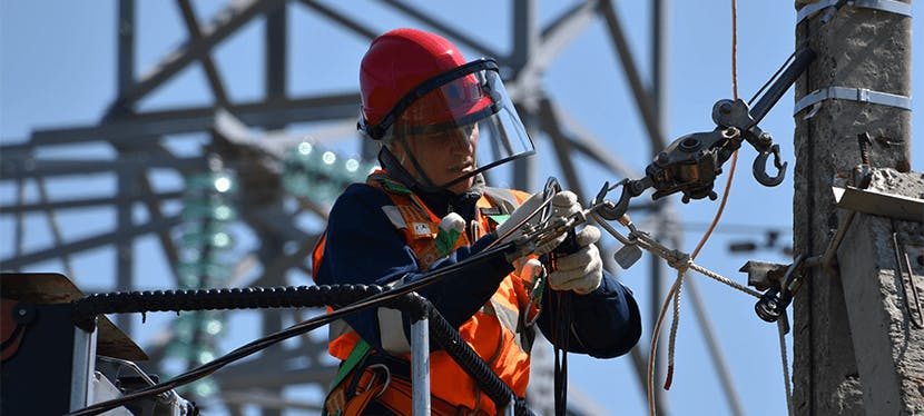 service professionnel de réparation en électricité pour tous vos besoins résidentiels et commerciaux. intervention rapide et sécurisée par des électriciens qualifiés.
